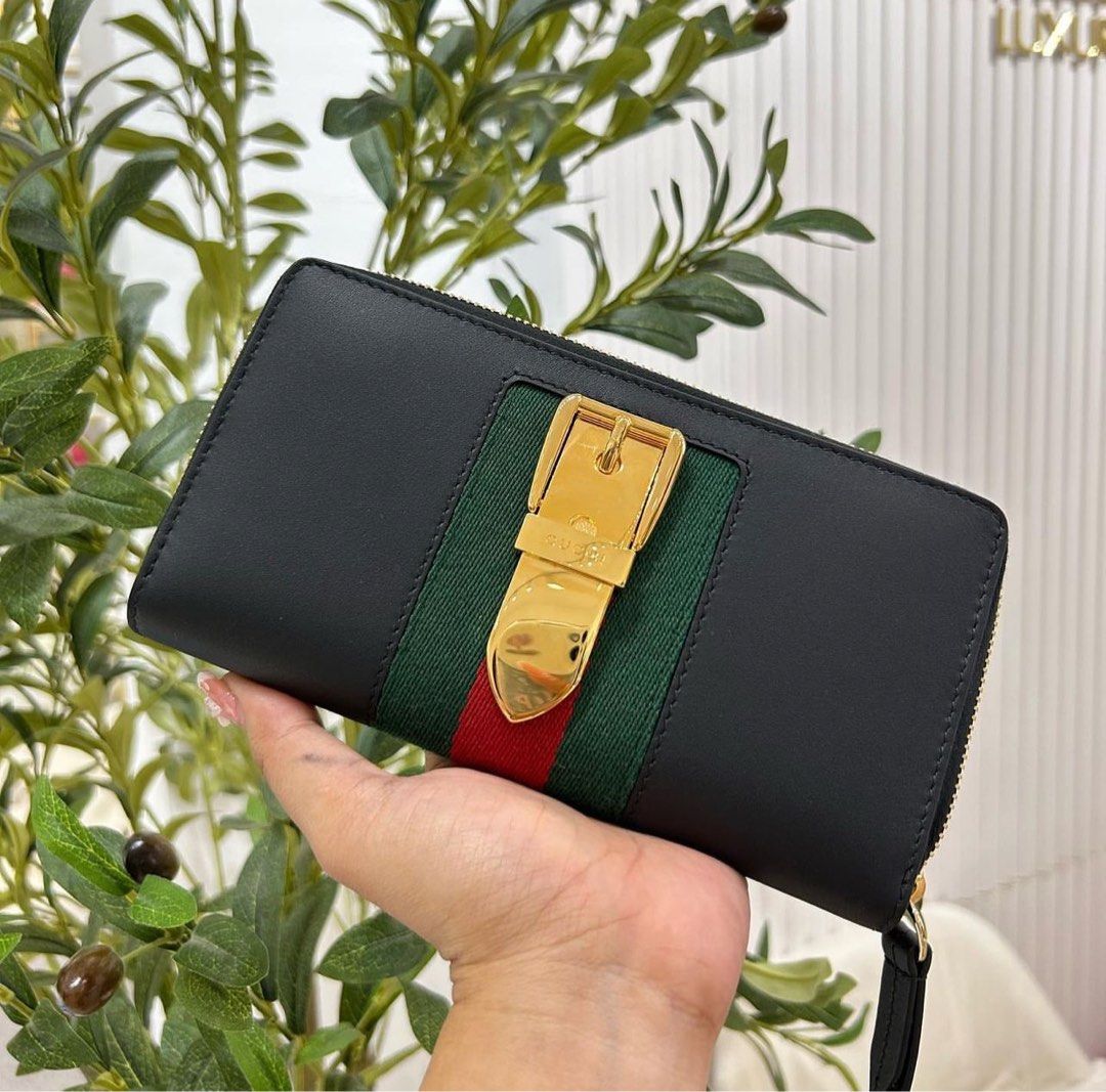 Gucci hand wallet store