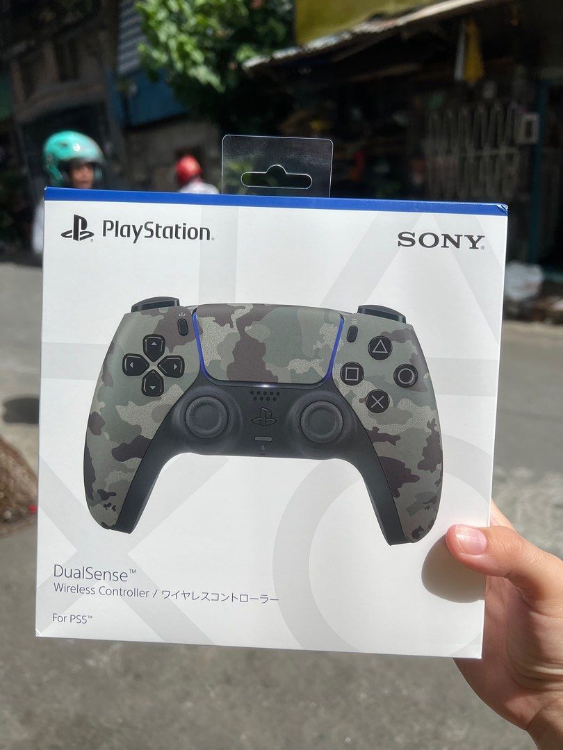 Ps5 (Category: Controllers) located in Makati City. Submitted by grand_emaster (Listing ID 1285058422, Image 3). Description: Selling : (Original) Brand new PS5 Dual sense 🎮 Below SRP. PM for faster transaction 📩 Mode of py: Bank transfer, Gcash or COD. Pwede din pick up sa bahay to check it one to sawa 😊.