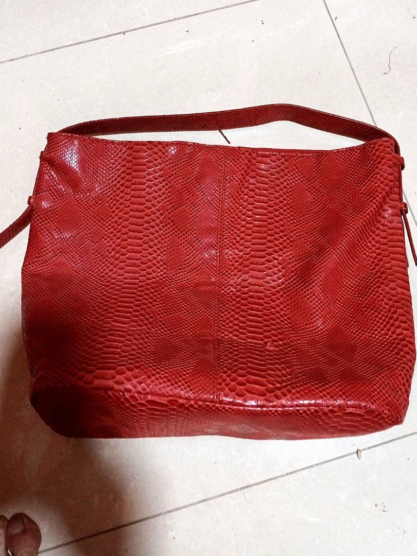 Red Beach Bag with magnetic clips pick up 279A sengkang east ave 3mins fm buangkok mrt
