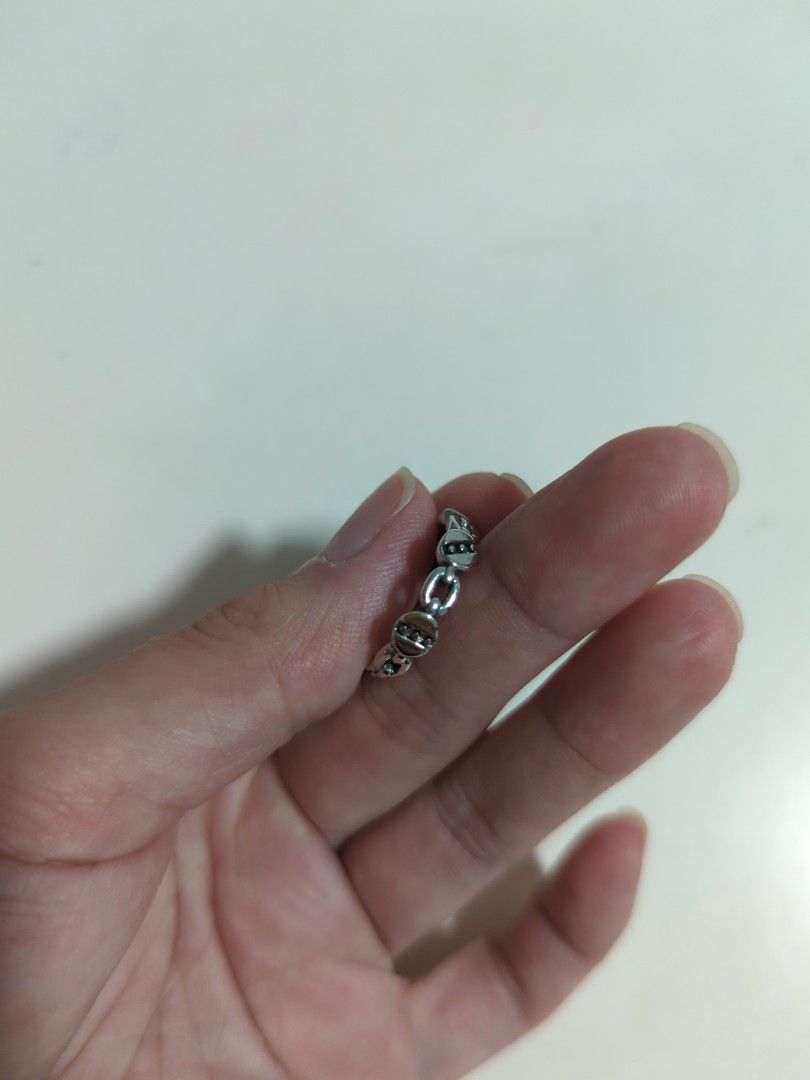 Ring (Category: Rings) located in Singapore. Submitted by annethe (Listing ID 1285166555, Image 3). Description: brand new. chain-like ring.