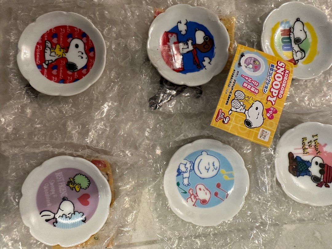 Snoopy 碟仔 （分類：動漫角色周邊）位於 Hong Kong。 由 ducklui 提交（商品編號 1285091921，圖片 3）。簡介： 全新珍藏Snoopy 碟仔 扭蛋 $90全套。