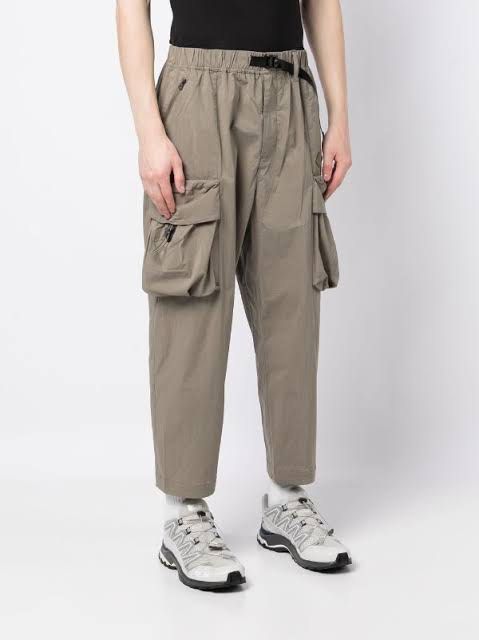 SPOONYARD Big pocket loose cargo pants Luxury Apparel on Carousell
