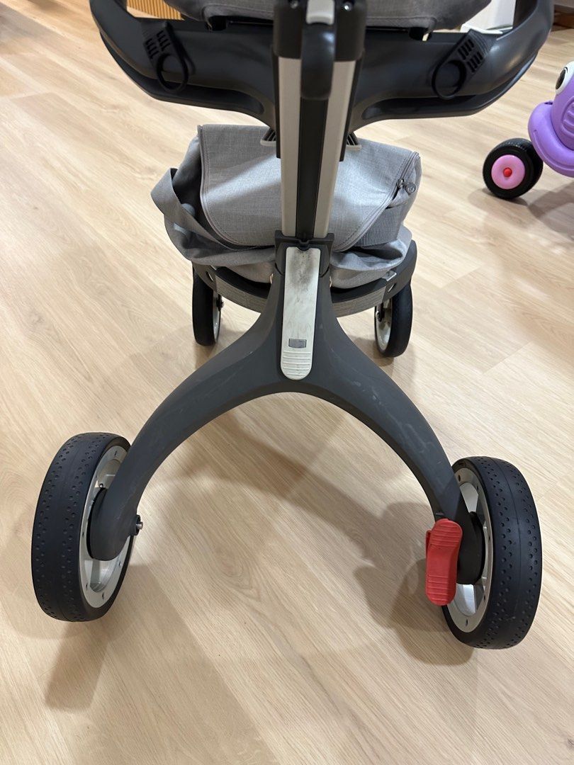 Stokke V5 Like New Sturdy Outdoor Stroller Babies Kids Going
