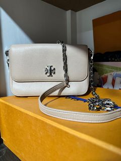 (Category: ) located in . Submitted by heiresslovecloset (Listing ID 1285126158, Image 1). Description: .