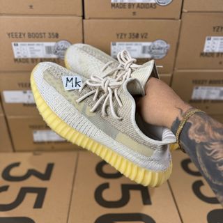 BRAND NEW Yeezy Boost 350 V2 Onyx size 7 US 8 Womens Men s