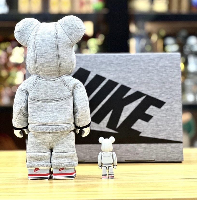 100% & 400% Be@rbrick Nike Tech Fleece, 興趣及遊戲, 玩具& 遊戲類