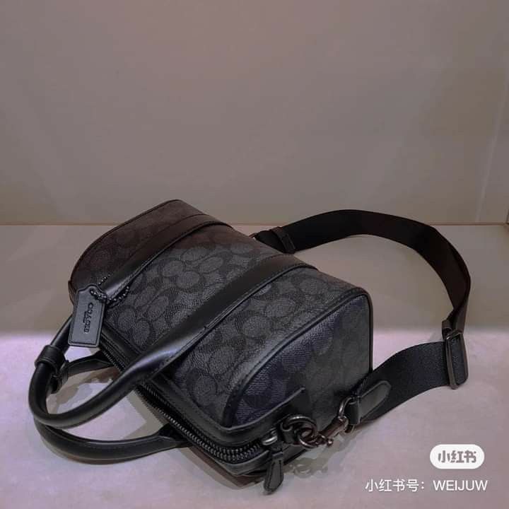 🇺🇲 Authentic Coach Gotham Crossbody bag (Category: Luxury Bags & Wallets) located in Santa Cruz. Submitted by janelovebagswatchesshoesph (Listing ID 1285435637, Image 2). Description: .