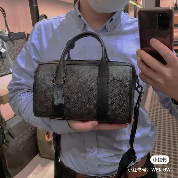 🇺🇲 Authentic Coach Gotham Crossbody bag (Category: Luxury Bags & Wallets) located in Santa Cruz. Submitted by janelovebagswatchesshoesph (Listing ID 1285435637, Image 3). Description: .