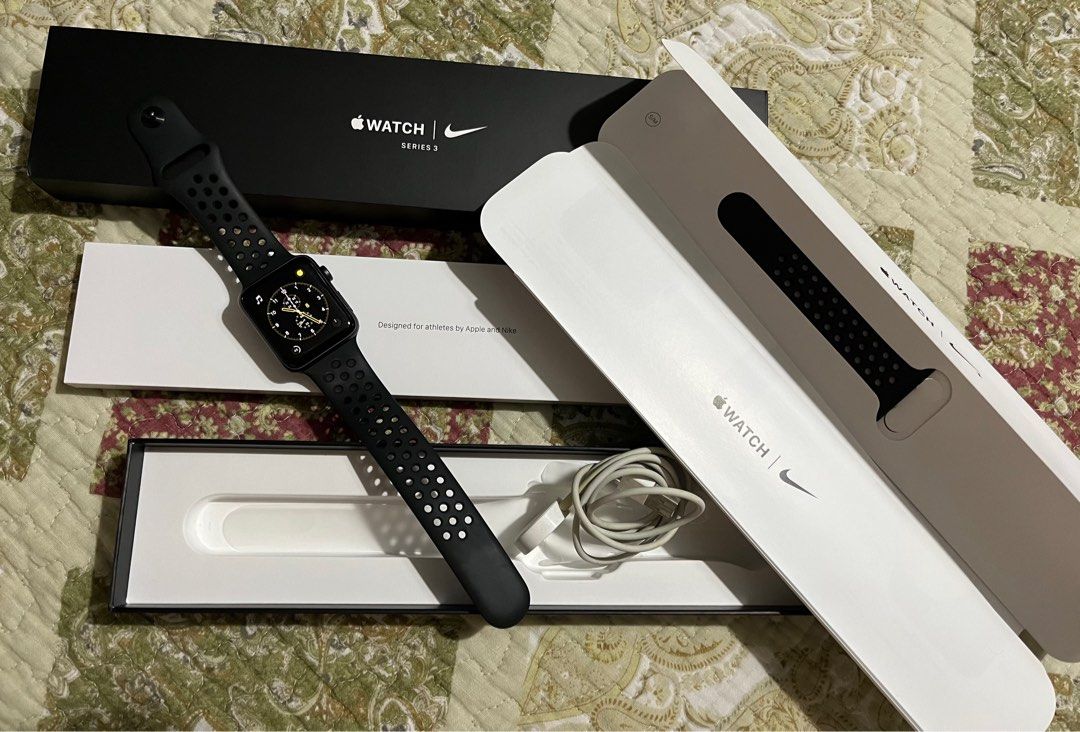 Apple Watch Series 3 NIKE 42mm Mobile Phones Gadgets Wearables