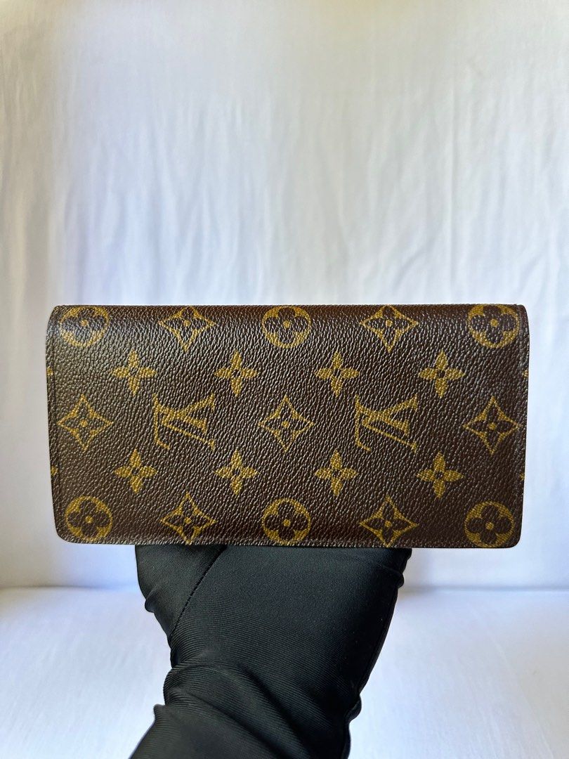 Authentic LOUIS VUITTON Brazza Wallet (Category: Luxury Bags & Wallets) located in Santa Rosa. Submitted by brandieshoppe (Listing ID 1285421956, Image 3). Description: ✅ Authentic / Original Preloved ✅ From Japan Auction ✅ Moneyback Guaranteed If Proven Fake ✅ In Excellent Condition ✅ Message Us For More Details *Open Also for Layaway Terms.