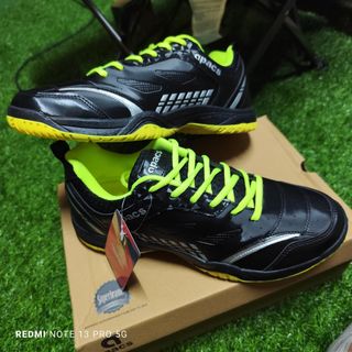 Affordable badminton hotsell shoes