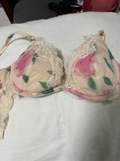 SO 32B on tag Sister Sizes: 34A, 30C Thin pads | Underwire Adjustable strap  Back closure Php150 All items are from US Bale.