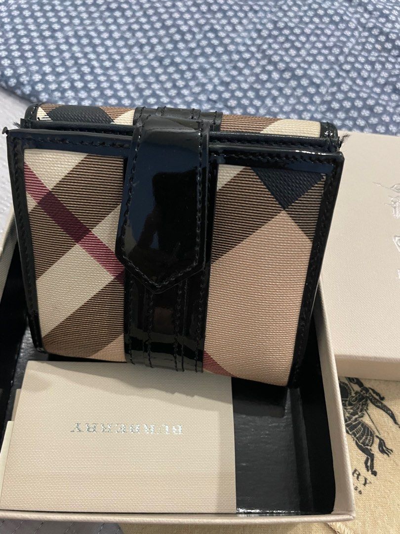 Burberry short on sale wallet