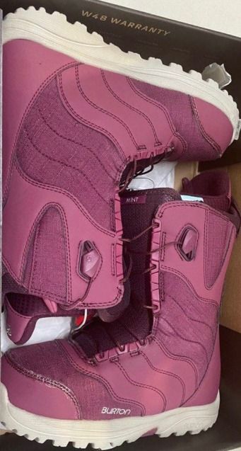 Burton Women s Mint Snowboard boots at 198 SGD org retail at 308
