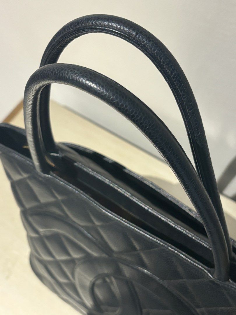 Chanel (Category: Luxury Bags & Wallets) located in Cavite. Submitted by sarisari19 (Listing ID 1285398865, Image 3). Description: Chanel Medallion Caviar Hologram intact Inclusion: dustbag, authenticity card Authentication Service: Zeko -3800 Entrupy-2500.