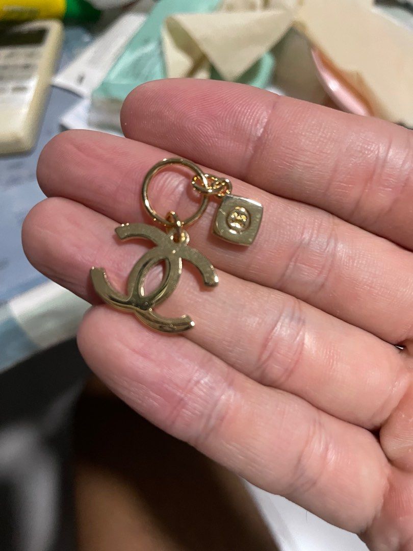 Chanel discount logo charm