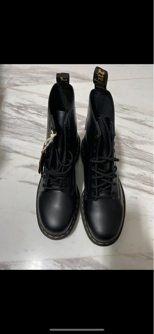 Dr martens classic boots Men s Fashion Footwear Boots on Carousell