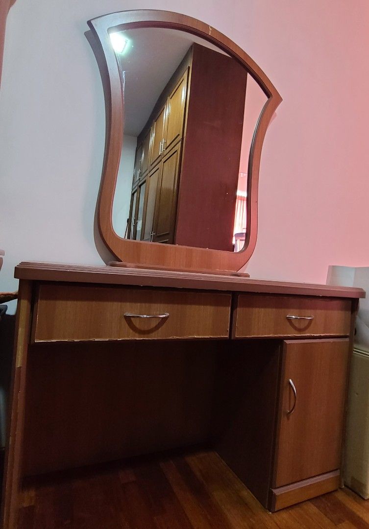 Dressing table with sales mirror dubizzle