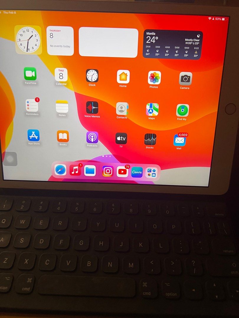 Ipad 7th Gen (2019) with Apple Smart Keyboard (Category: iPad) located in Cebu City. Submitted by zobxzobby (Listing ID 1285410442, Image 3). Description: Crack but not on the LCD. Price can be negotiable if you only want to buy the Ipad. .