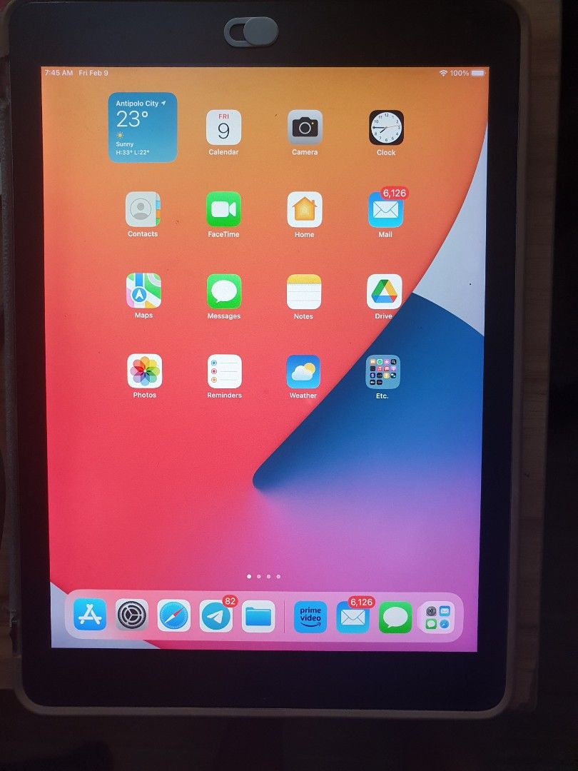 iPad Pro 9.7 (Category: iPad) located in Antipolo. Submitted by renevega (Listing ID 1285569365, Image 1). Description: iPad Pro 9.7 Wifi and cellular Issue: Battery drains quickly.