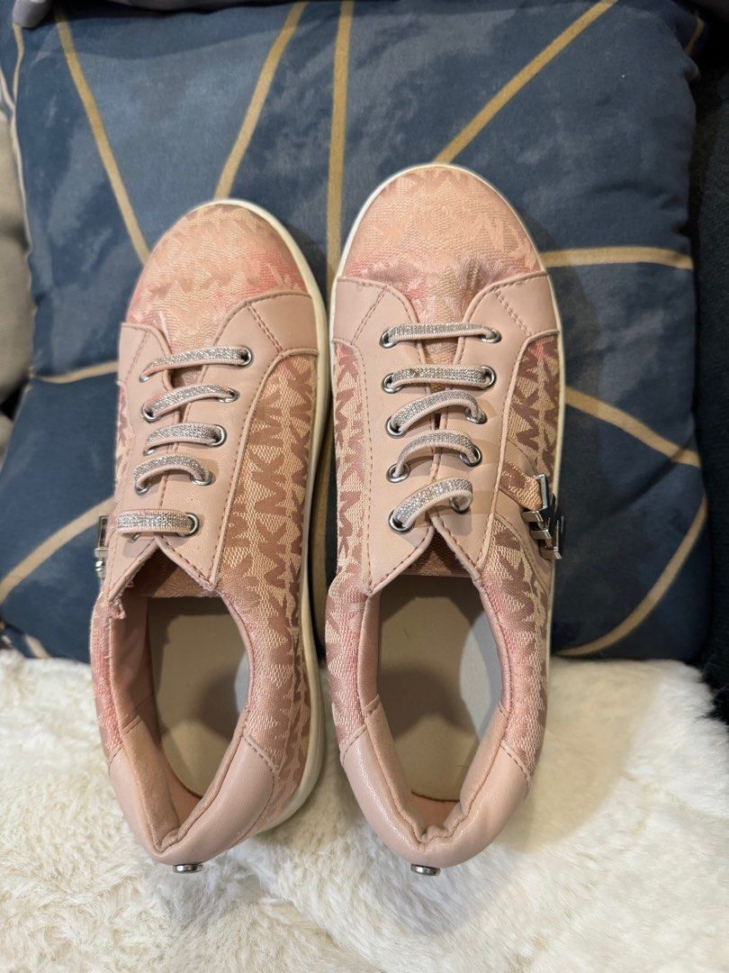 Mk pink shoes top