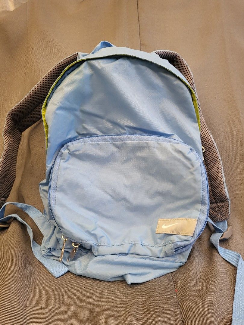 Nike Blue Foldable Backpack (Category: Backpacks) located in San Fernando. Submitted by jpmarketplace2023 (Listing ID 1285501773, Image 1). Description: -Nike blue foldable backpack for only PHP950 -Authentic from Japan.