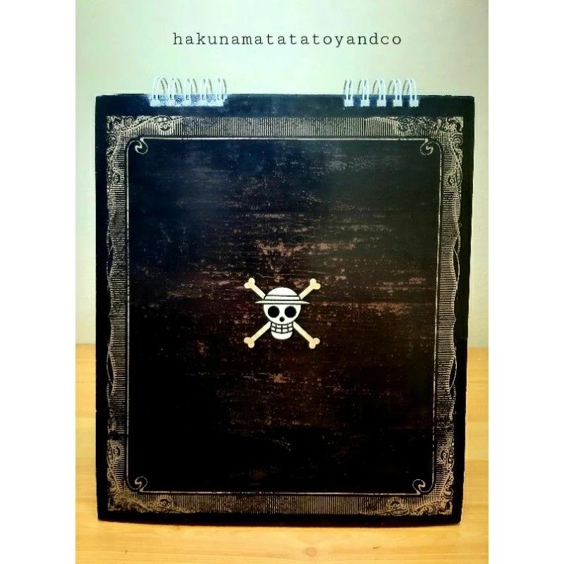 ONE PIECE PIN BADGE DISPLAY BOOKLET JAPAN IMPORTED, Hobbies & Toys ワンピース PIN BADGE DISPLAY BOOKLET