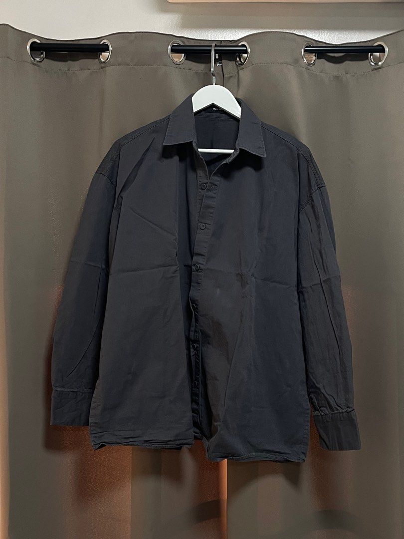Oversized Shirt (Korean Brand) (Category: Formal Shirts) located in Makati City. Submitted by charlesgraydon (Listing ID 1285412799, Image 1). Description: • Oversized Fit • Size L on tag (fits L-XL) • Bought in Korea .