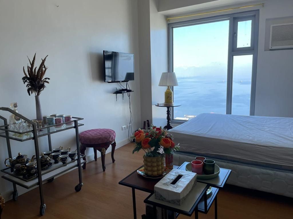 PENTHOUSE Studio Unit Facing Manila Bay in 8 Adriatico, Manila FOR RENT ... - Penthouse Studios For Rent