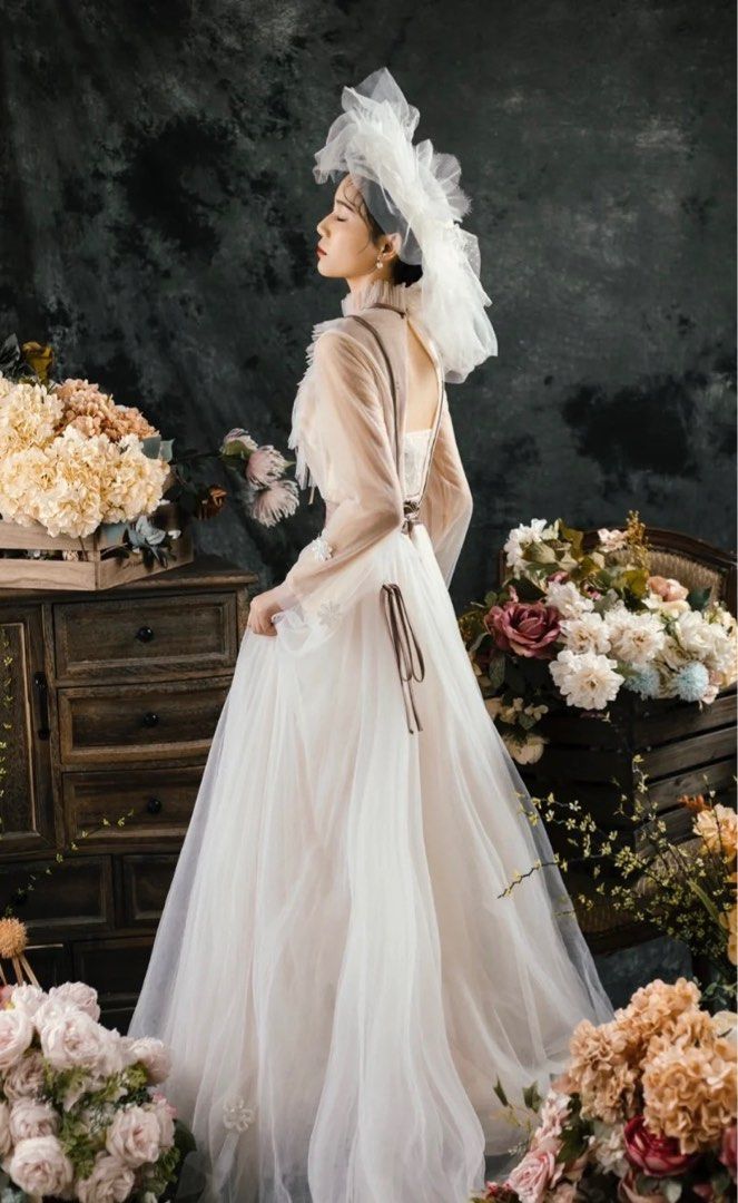 Photoshoot Prenup Victorian Vintage Wedding Long Trail Gown