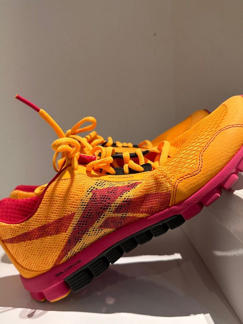 Reebok deals flexible shoes
