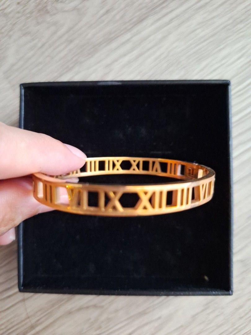 Cartier roman numeral bracelet discount