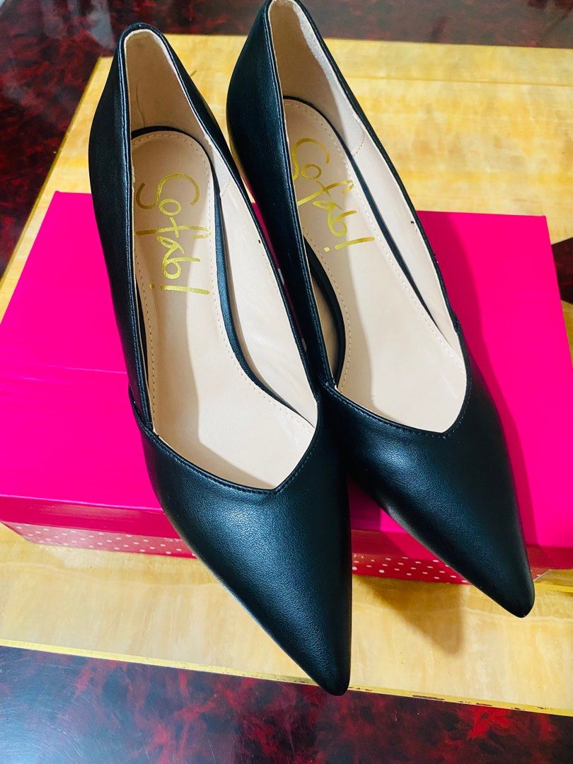 SOFAB Jazlyn Heel Pumps (Black) (Category: Heels) located in Manila. Submitted by declutterwithshey (Listing ID 1285344863, Image 3). Description: Bought at SOFAB SM Dept store Minimal dent in heels 9/10 but still in good Condition Original Price: Php 1,499 Selling Price: Php 650 only Material: Synthetic Leather Solid tone color Pointed-Toe Size: 7 (3 inches) RFS: Decluttering MOP: Gcash, BDO, Chinabank COD via Lalamove, Grab, Angkas only. (DF Sh