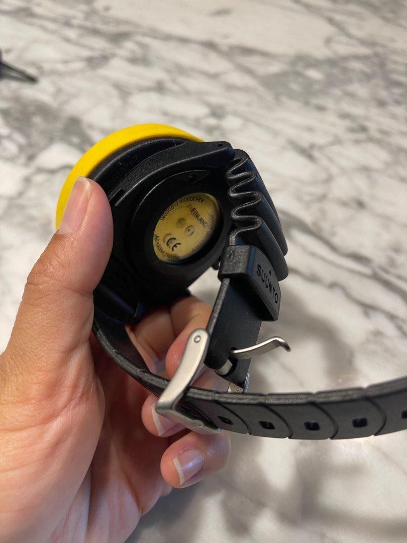 Suunto zoop outlet yellow