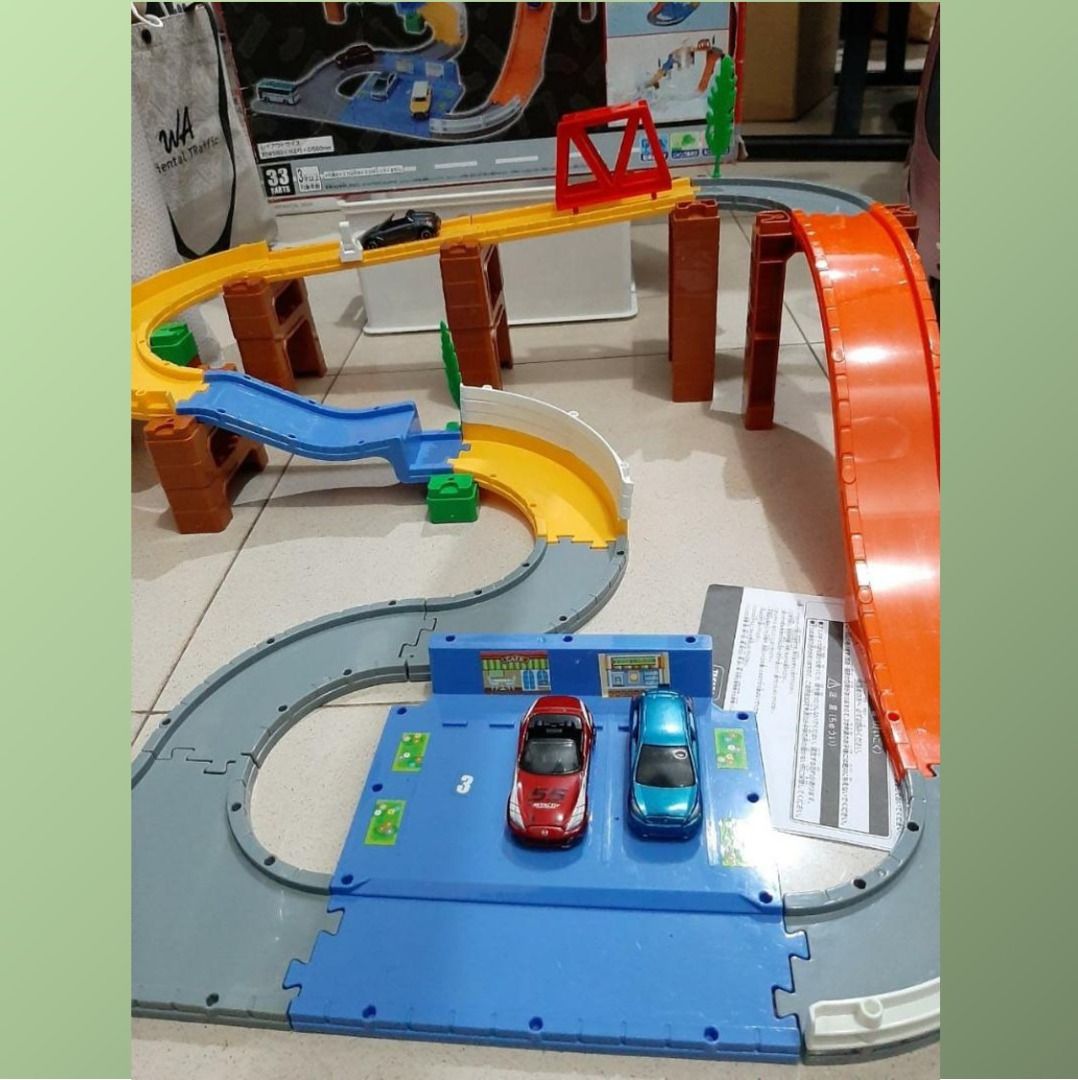 Takara-Tomy Tomica System 3-WAY Jump Road Set (Include One Mobil