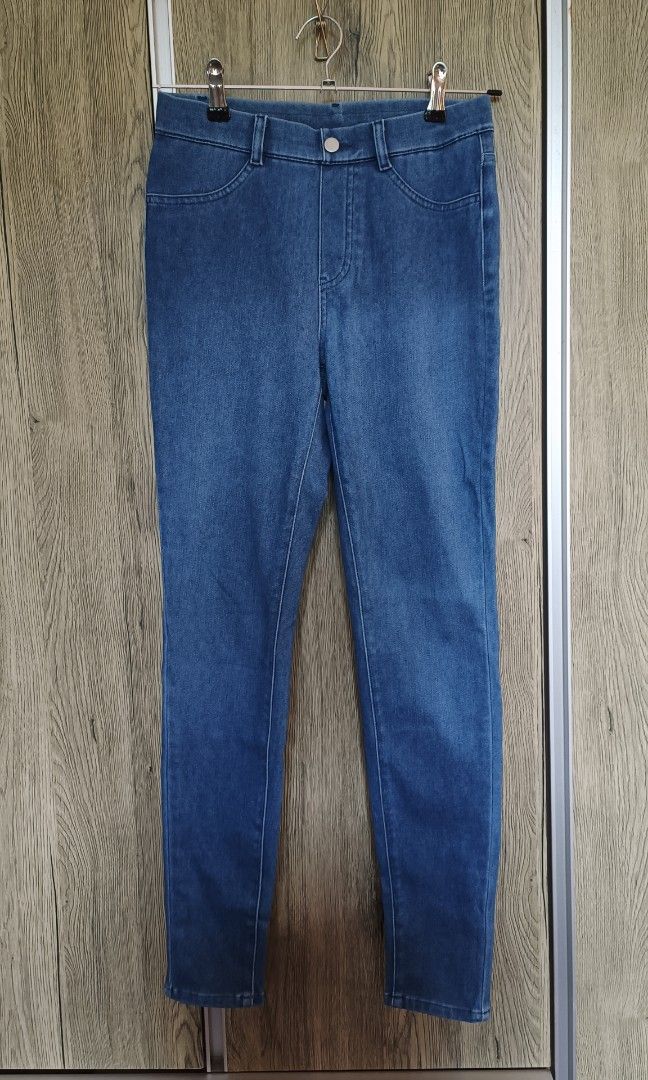 Uniqlo Ultra Stretch Legging Pants, Women's Fashion, Bottoms, Jeans &  Leggings on Carousell