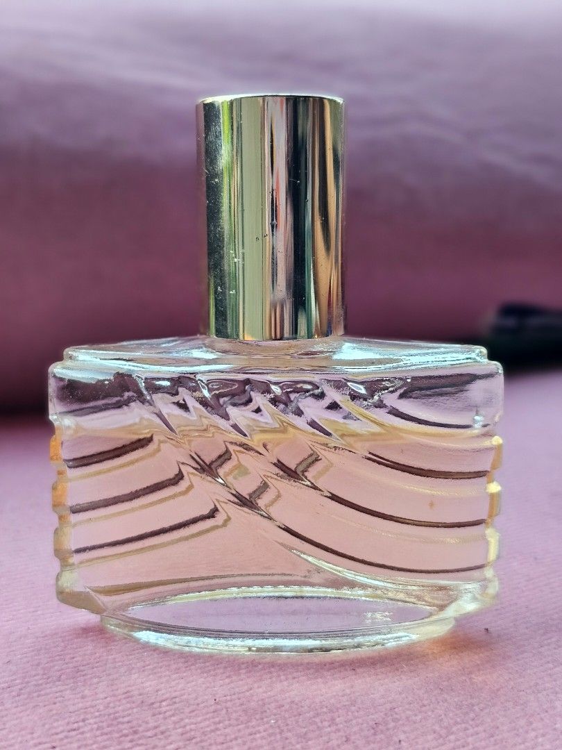 Vintage Avon soft Musk Colonge (Category: Fragrance & Deodorants) located in Bulacan. Submitted by ms.gemini (Listing ID 1285398606, Image 1). Description: Preloved Perfume From japan 45ml bottle 2nd to the Last pic for reference Only Last pic Translated Sticker below.