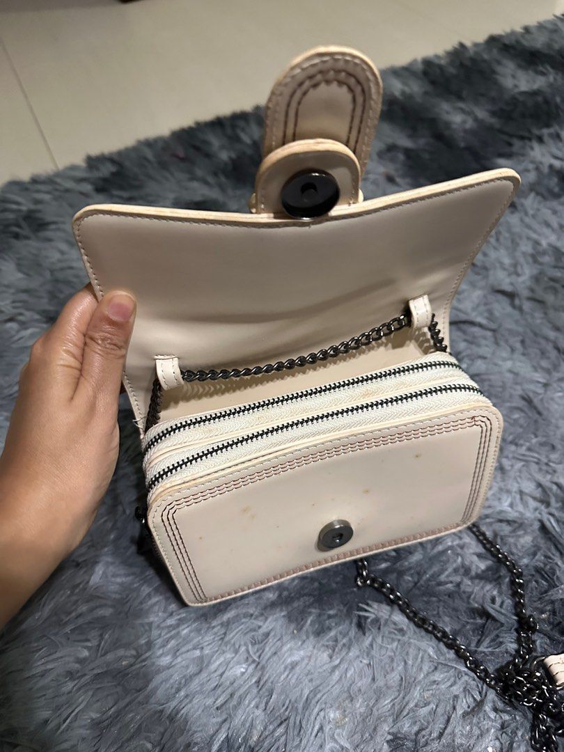 White fancy hand bag
