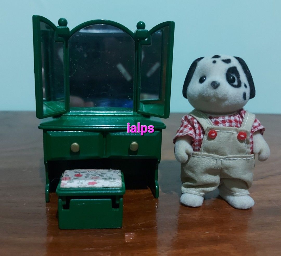 1980s Sylvanian Families Vintage Vanity Table with Stool Set (Category: Kids Toys) located in Angono. Submitted by lpsflover (Listing ID 1285648008, Image 1). Description: **FIGURE IS NOT INCLUDED IN THE SALE** Just displayed and has never been played with. Hard to find. No lowballers please. Payment via BDO or BPI deposit. Gcash as payment method may be accommodated as long as it is not sent through any 711 branches (they charge both the buyer a