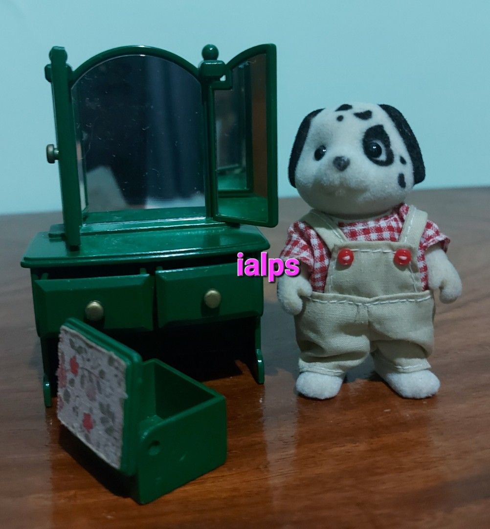 1980s Sylvanian Families Vintage Vanity Table with Stool Set (Category: Kids Toys) located in Angono. Submitted by lpsflover (Listing ID 1285648008, Image 2). Description: **FIGURE IS NOT INCLUDED IN THE SALE** Just displayed and has never been played with. Hard to find. No lowballers please. Payment via BDO or BPI deposit. Gcash as payment method may be accommodated as long as it is not sent through any 711 branches (they charge both the buyer a