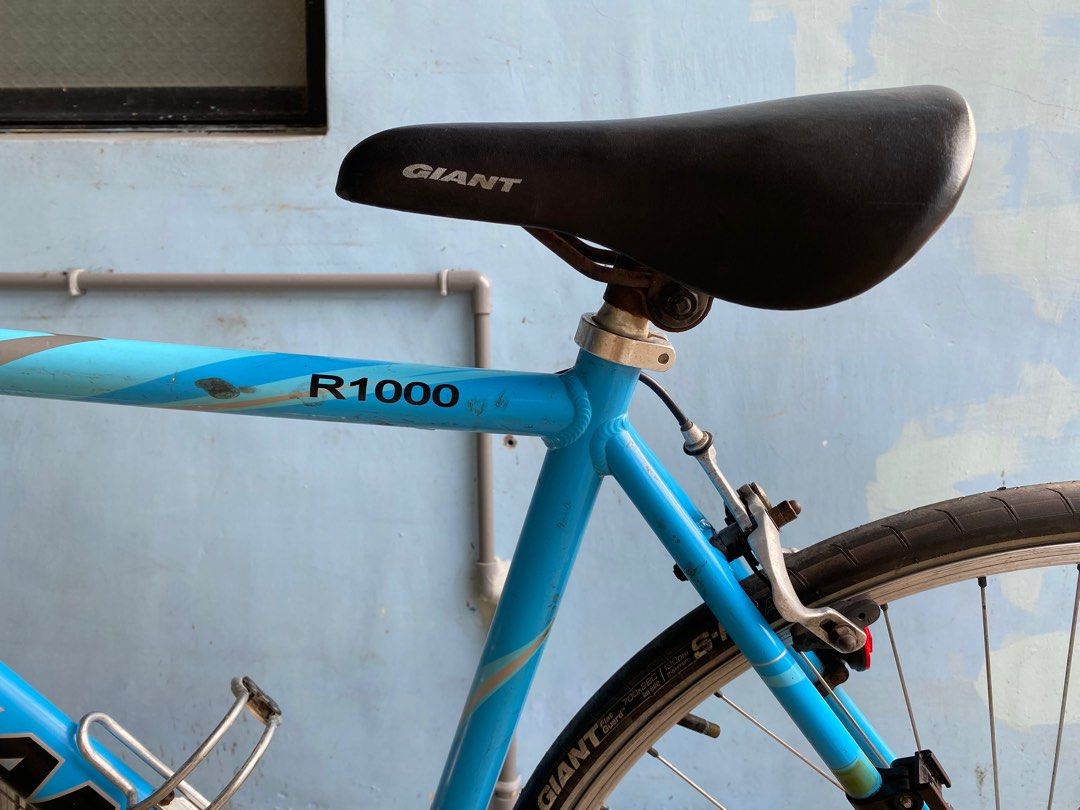 捷安特 Giant R1000 變速公路車, 體育器材, 自行車及配件, 單車在旋轉拍賣