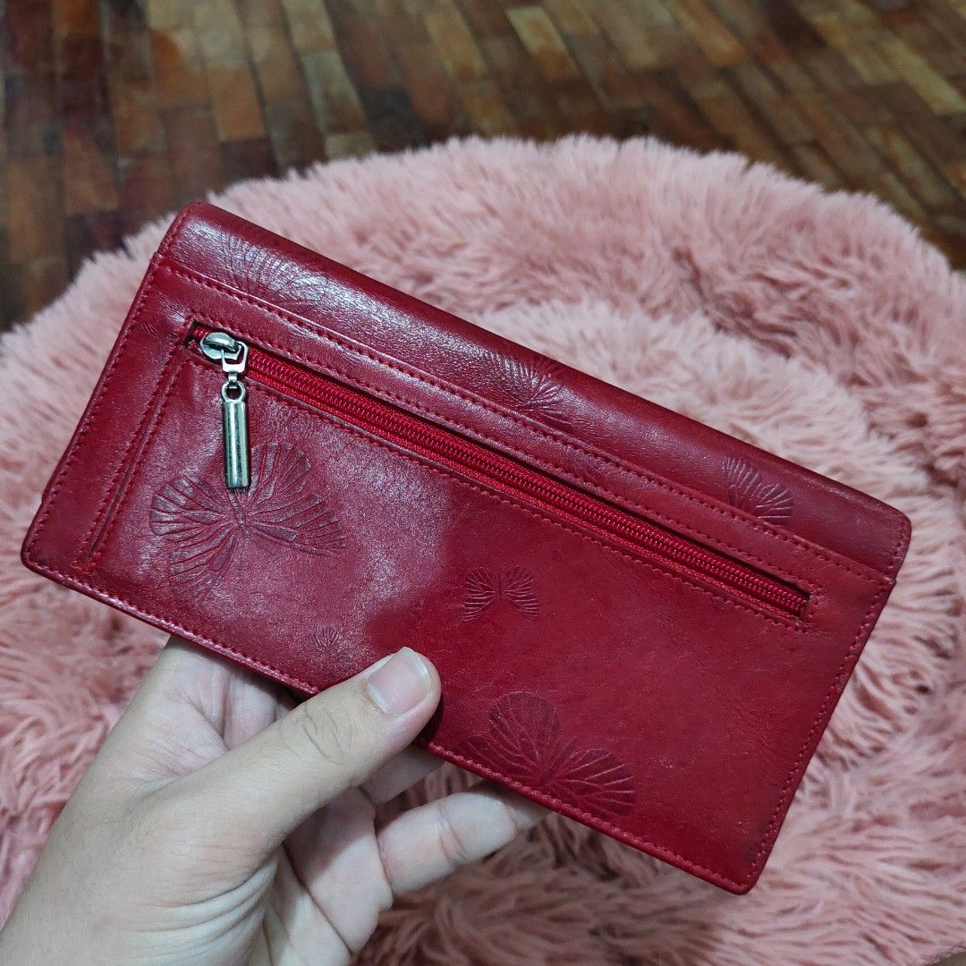 Alvani Perre Wallet (Category: Wallets & Card holders) located in Manila. Submitted by krizziana.ph (Listing ID 1285691291, Image 2). Description: .