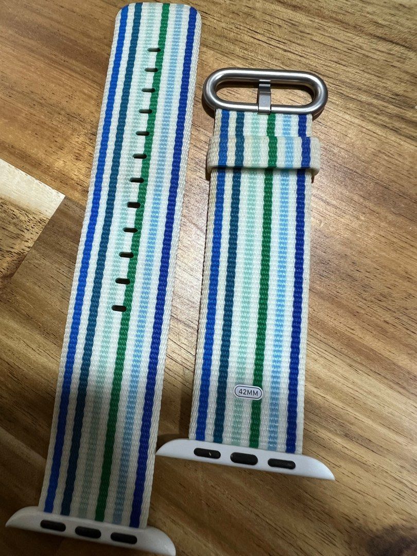 [Authentic] Apple Watch Woven Nylon Band - 42mm (Category: Wearables & Smart Watches) located in Santa Maria. Submitted by lili_mc (Listing ID 1285673725, Image 3). Description: White parts need cleaning, please inspect photos RFS: changed watch size #2024declutter.