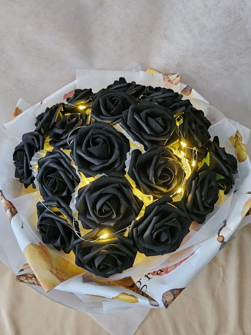 Gold best sale black rose