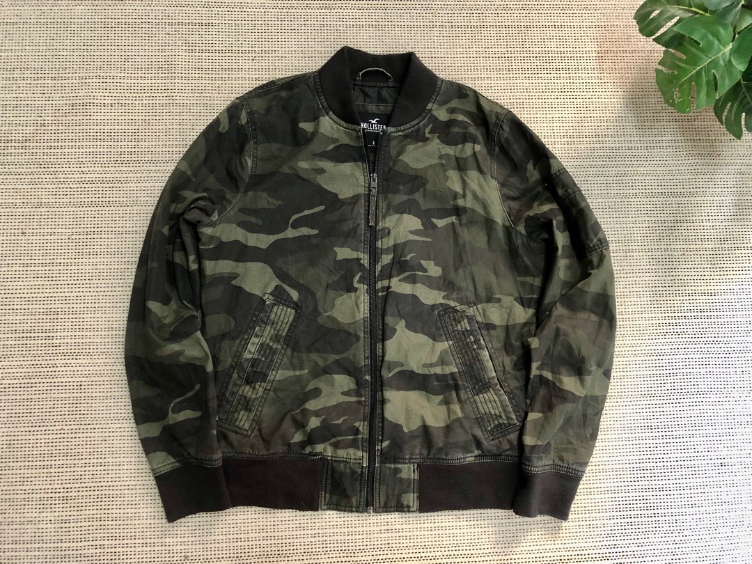 Bomber Jacket Camouflage Hollister California, Men's Fashion, Coats, Jackets  and Outerwear on Carousell