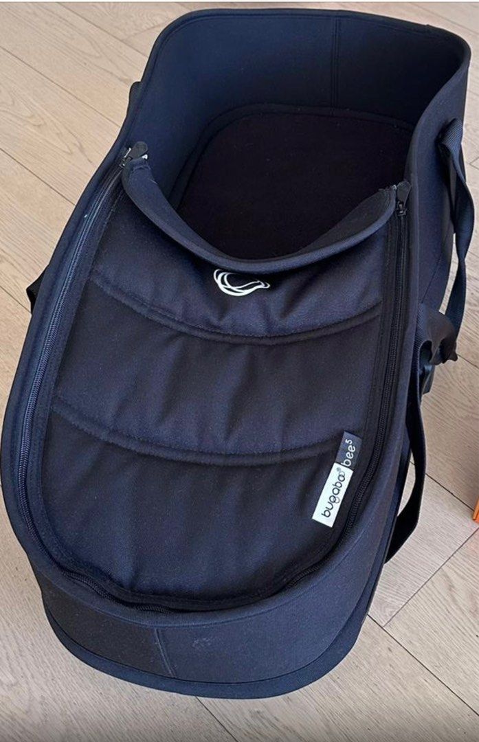 Bugaboo Bee 5 bassinet （分類：外出用品 - 嬰兒車）位於 Hong Kong。 由 jess_love 提交（商品編號 1285638708，圖片 1）。簡介： 。
