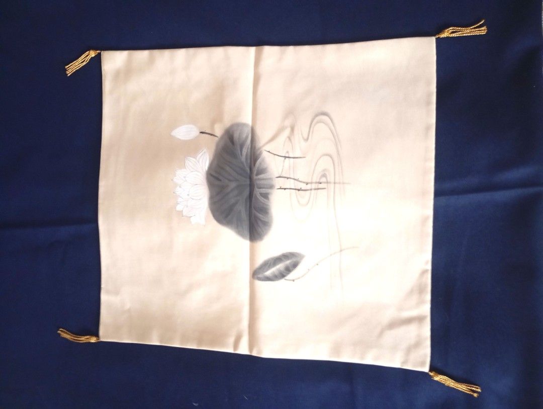 Center table cloth (Category: Table Linen & Textiles) located in Manila. Submitted by jeck_sy.thrifty (Listing ID 1285592121, Image 2). Description: made in japan.