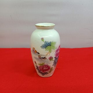Chinese Porcelain Vase 3.75" tall from the UK for 250 *D61