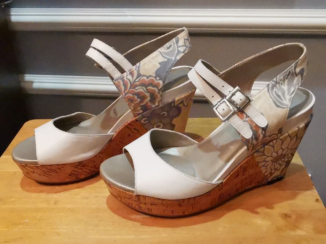 Clarks casual wedge sandals size UK5 Women s Fashion Footwear