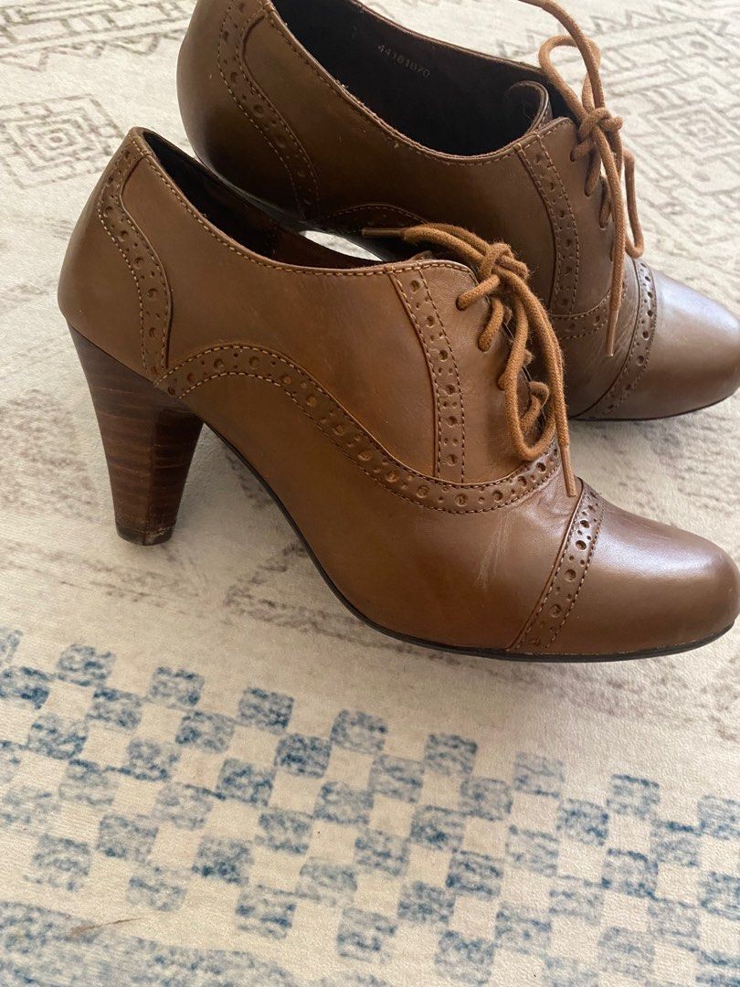 Clarks deals oxford heels